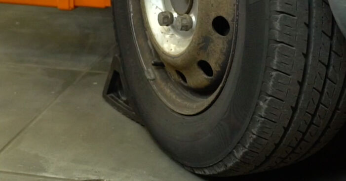 Jak vyměnit Kulový Čep Ramene na NISSAN INTERSTAR - bezplatné PDF a video návody.