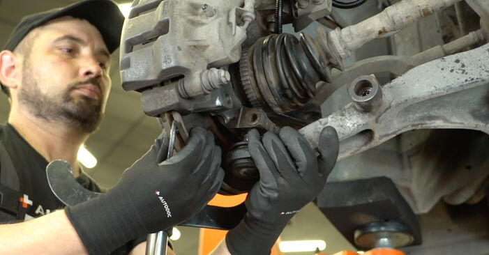 Svépomocná výměna Kulový Čep Ramene na NISSAN INTERSTAR