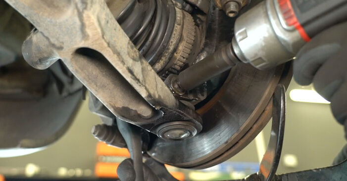 Hoe Fuseekogel RENAULT MASTER II Bus (JD) 2.5 dCi 1999 vervangen – stap voor stap leidraden en video-tutorials