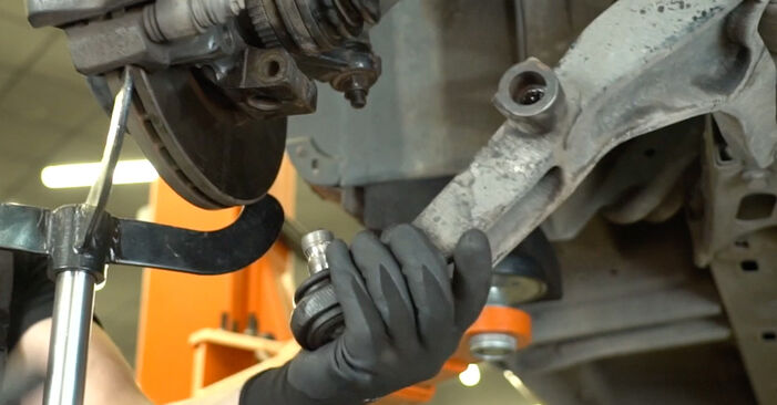 Jak odstranit NISSAN INTERSTAR Kulový Čep Ramene - online jednoduché instrukce