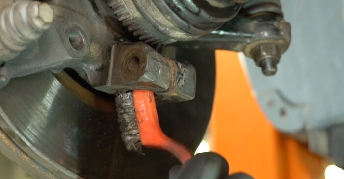 Jak vyměnit Kulový Čep Ramene na NISSAN INTERSTAR: stáhněte si PDF návody a video instrukce.