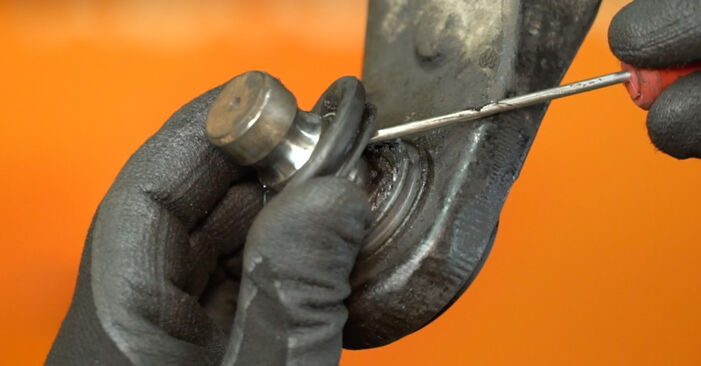 NISSAN INTERSTAR Kulový Čep Ramene návod na výměnu, krok po kroku.