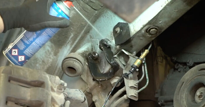 Jak vyměnit NISSAN INTERSTAR Kulový Čep Ramene - návody a video tutoriály krok po kroku.