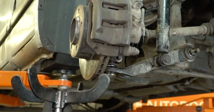 Jak dlouho trvá výměna: Kulový Čep Ramene na autě NISSAN INTERSTAR - informační PDF návod