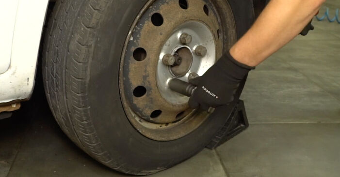 Podrobná doporučení pro svépomocnou výměnu NISSAN INTERSTAR Kulový Čep Ramene