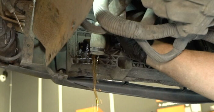 Wie lange benötigt das Auswechseln der Teile: Kühler beim Renault Master 2 Kastenwagen 2006 - Detailliertes PDF-Tutorial