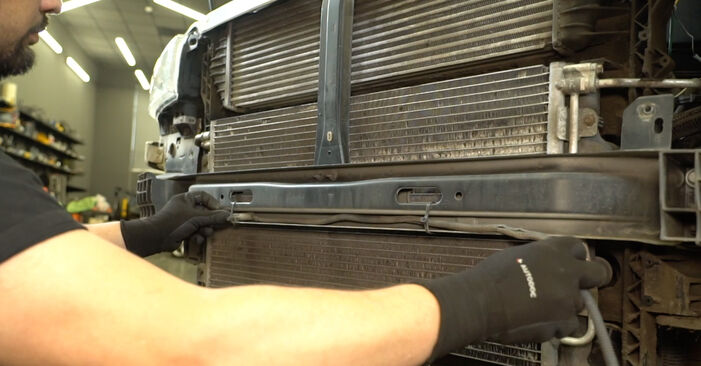 Wie man RENAULT MASTER II Kasten (FD) 2.5 dCi 1999 Kühler wechselt - Schritt-für-Schritt-Leitfäden und Video-Tutorials