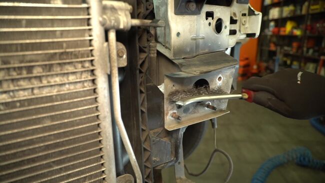 Wie man RENAULT MASTER II Kasten (FD) 2.5 dCi 1999 Kühler wechselt - Schritt-für-Schritt-Leitfäden und Video-Tutorials