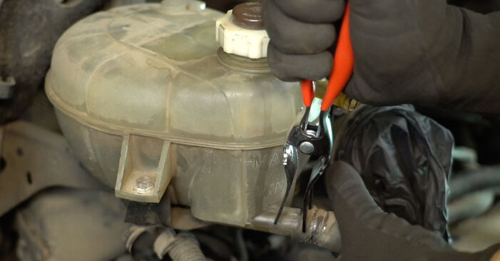 Renault Master II Bus 2.5 dCi 2004 Ausgleichsbehälter wechseln: wie schwer ist es, selbst zu reparieren - Downloaden Sie sich illustrierte Anleitungen