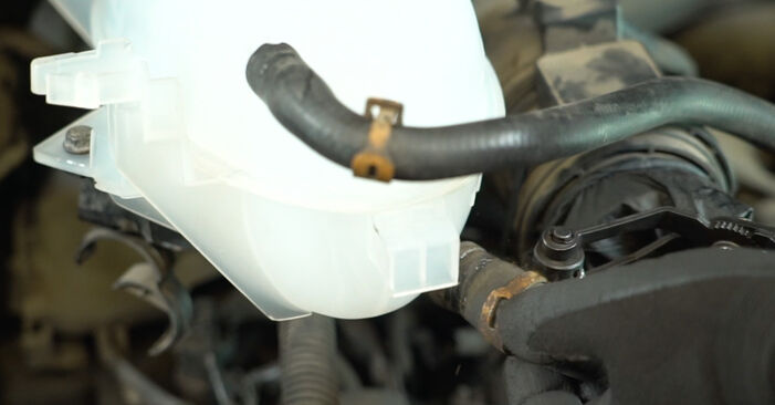 Zweckdienliche Tipps zum Austausch von Ausgleichsbehälter beim RENAULT MASTER II Bus (JD) 2.8 dTI 1999