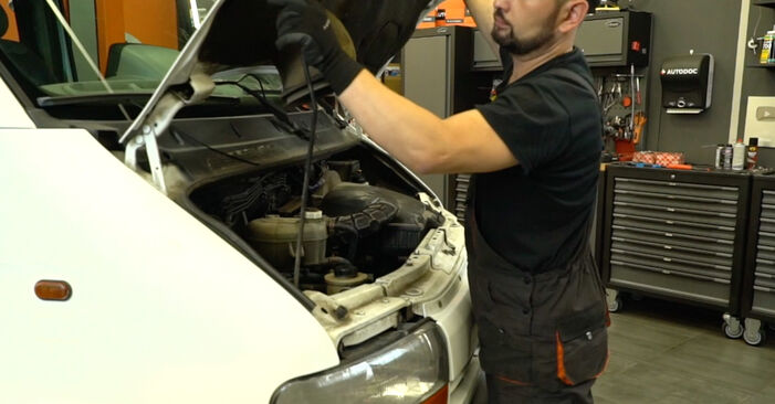 Comment changer les Radiateur sur NISSAN INTERSTAR - Manuels PDF et vidéo gratuits