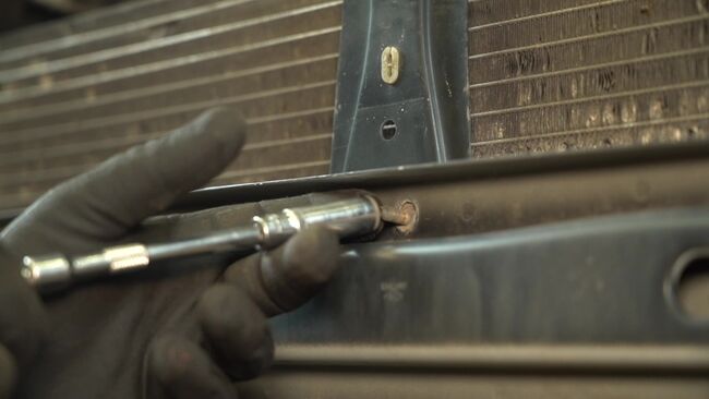 Changer Radiateur sur NISSAN INTERSTAR par vous-même