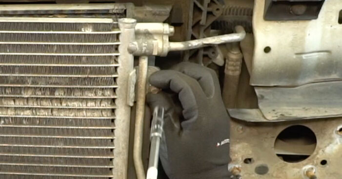 À quel point est-il difficile de le faire soi-même : télécharger le guide illustré pour le changement de Radiateur sur NISSAN INTERSTAR