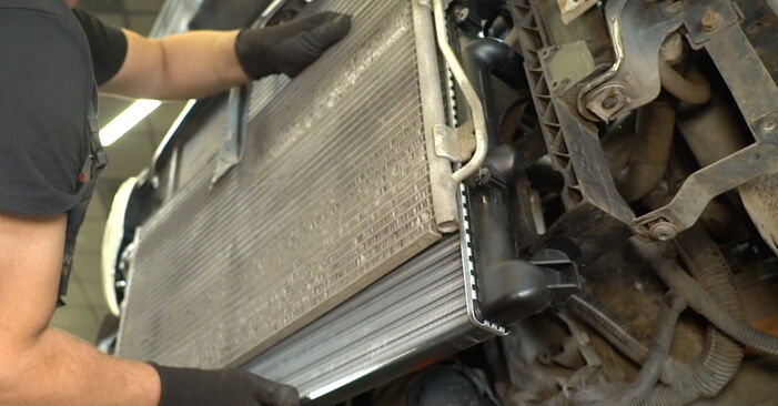 Remplacer Radiateur sur NISSAN INTERSTAR par vous-même