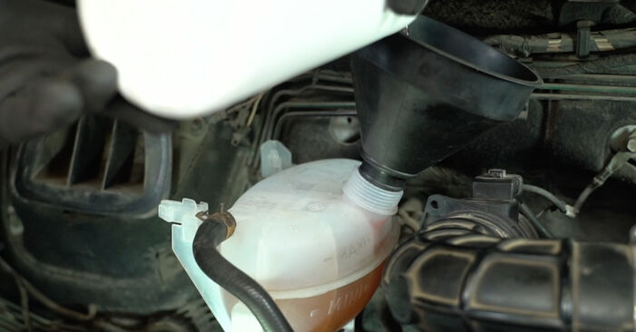 Comment changer Radiateur sur NISSAN INTERSTAR - trucs et astuces