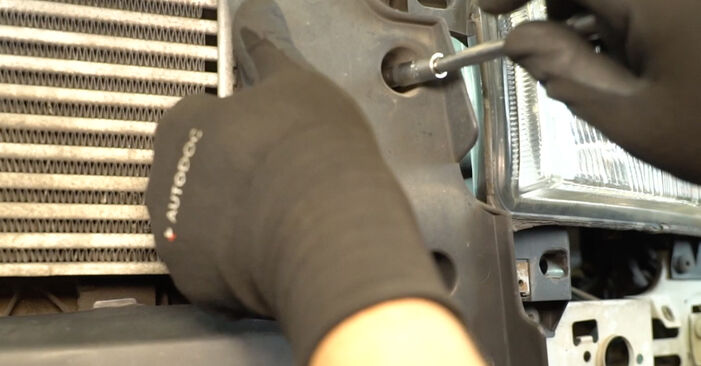 Jaké náročné to je, pokud to budete chtít udělat sami: Chladič Vody výměna na autě NISSAN INTERSTAR - stáhněte si ilustrovaný návod