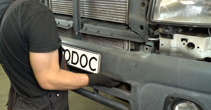 Svépomocná výměna NISSAN INTERSTAR Chladič Vody - online tutoriál