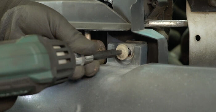 Jak vyměnit Chladič Vody na NISSAN INTERSTAR - bezplatné PDF a video návody.