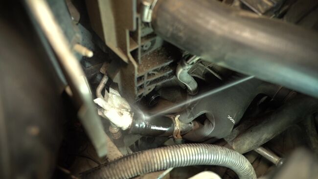 NISSAN INTERSTAR Chladič Vody svépomocná výměna díky návodu z naší dílny