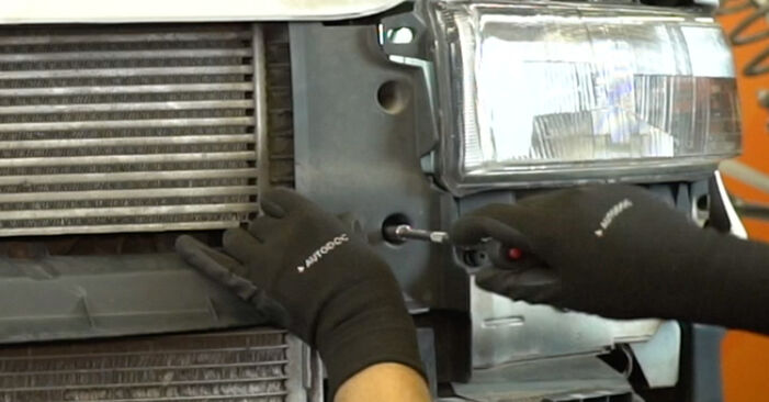 Stufenweiser Leitfaden zum Teilewechsel in Eigenregie von Renault Master 2 Pritsche 2011 2.5 D Kühler