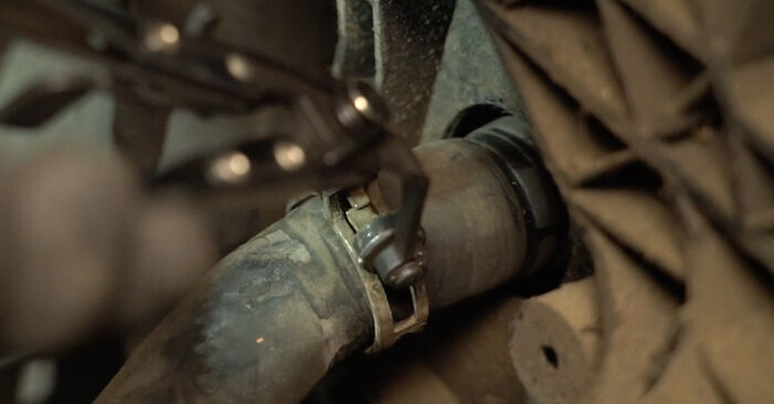 Wie man Kühler am RENAULT MASTER II Pritsche/Fahrgestell (ED/HD/UD) 2010 ersetzt - Hinweise und Ratschläge