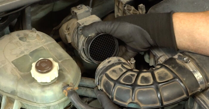 Schimbare Radiator Racire la Renault Master II Bus 2008 2.5 dCi de unul singur