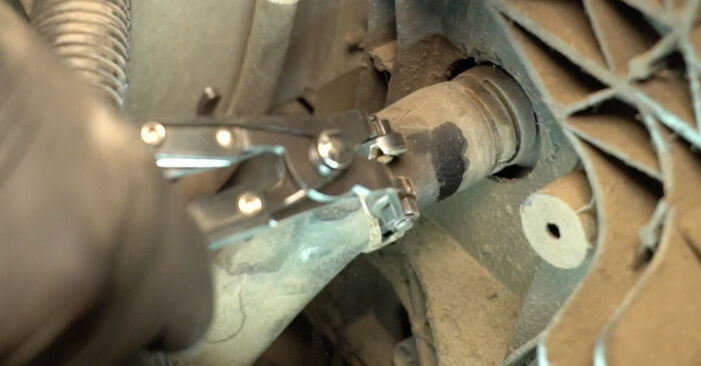 Cum să schimbați Radiator Racire la RENAULT MASTER II bus (JD) 2010 - sfaturi și trucuri utile