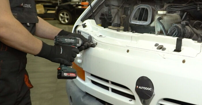 Substituir Radiator Racire RENAULT MASTER II bus (JD) 2.8 dTI 1999 - tutorialul online