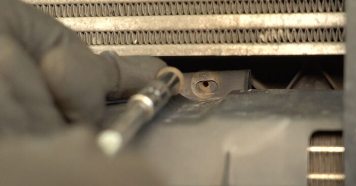 Cât durează înlocuirea: Radiator Racire la Renault Master II Bus 2006 - manualul informativ în format PDF