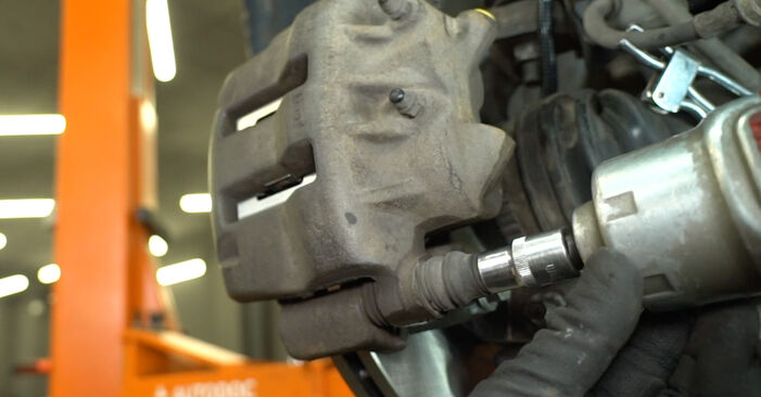 Wie man Bremssattel Reparatursatz am NISSAN INTERSTAR Bus (X70) 2014 ersetzt - Hinweise und Ratschläge