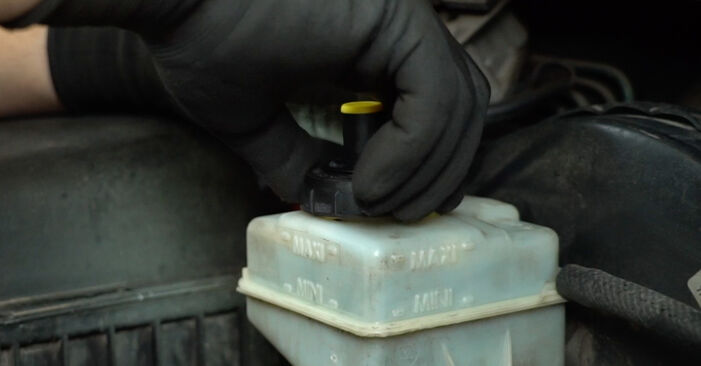 Wie man Bremssattel Reparatursatz am NISSAN INTERSTAR Bus (X70) 2014 ersetzt - Hinweise und Ratschläge