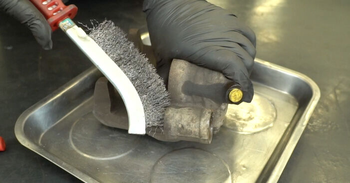 NISSAN INTERSTAR 2010 Bremssattel Reparatursatz Stufenweise Anleitung zum Austausch