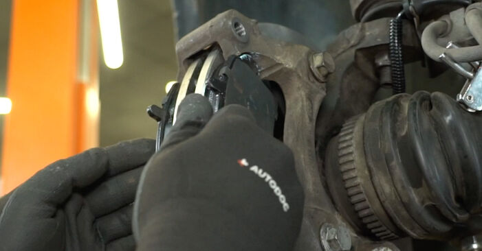 Wie man NISSAN INTERSTAR Pritsche/Fahrgestell dCi 120 2004 Bremssattel Reparatursatz wechselt - Schritt-für-Schritt-Leitfäden und Video-Tutorials