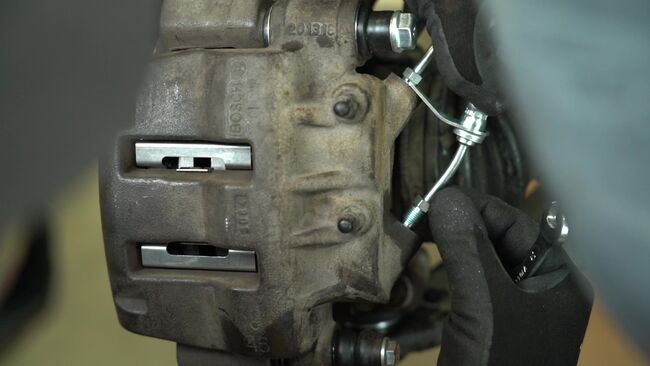 Wie lange benötigt das Auswechseln der Teile: Bremssattel Reparatursatz beim Interstar 2011 - Detailliertes PDF-Tutorial