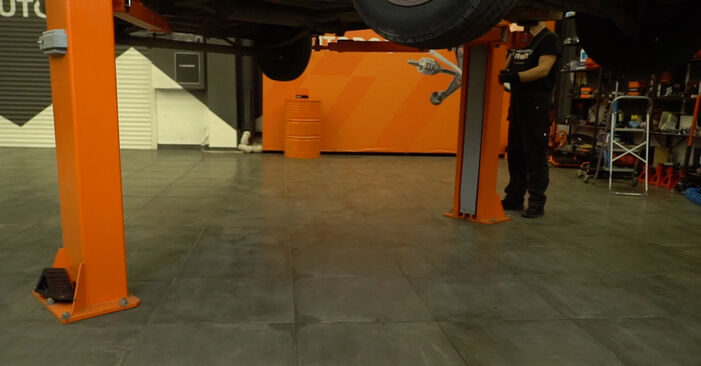 Wechseln Sie Bremssattel Reparatursatz beim NISSAN INTERSTAR Pritsche/Fahrgestell 2.5 dCi 100 2006 selbst aus