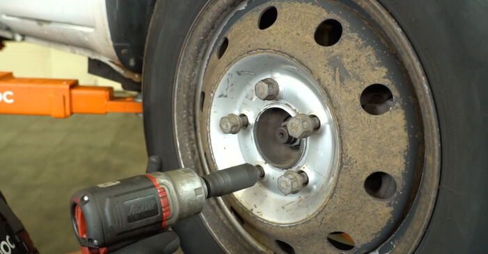 Wie lange benötigt das Auswechseln der Teile: Bremssattel Reparatursatz beim Interstar 2011 - Detailliertes PDF-Tutorial