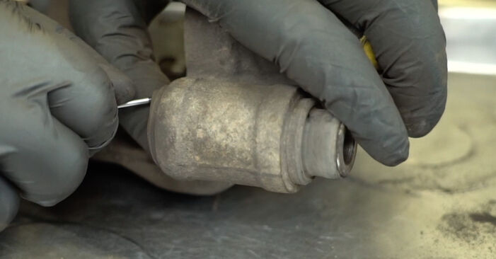 Wie man NISSAN INTERSTAR 2.5 dCi 100 2006 Bremssattel Reparatursatz austauscht - Eingängige Anweisungen online