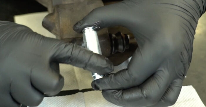 Stufenweiser Leitfaden zum Teilewechsel in Eigenregie von Nissan Interstar Kastenwagen 2015 2.5 dCi 100 Bremssattel Reparatursatz