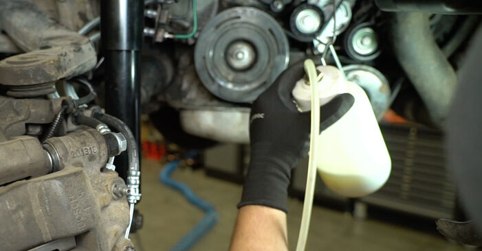 Wie man Bremssattel Reparatursatz am NISSAN INTERSTAR Kasten (X70) 2014 ersetzt - Hinweise und Ratschläge