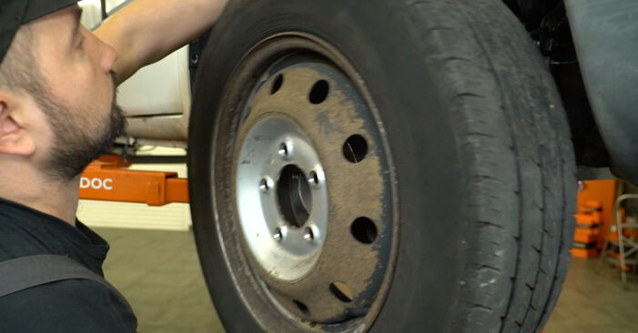 Wie man Bremssattel Reparatursatz beim NISSAN INTERSTAR Kasten (X70) 2007 auswechselt – Downloaden Sie sich PDF-Tutorials und Videoanleitungen herunter