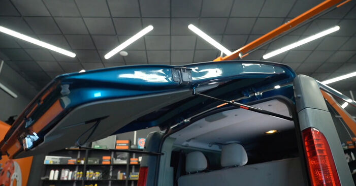 Cum schimb Amortizor Portbagaj la Opel Vivaro A Combi 2001 - manualele în format PDF și video gratuite