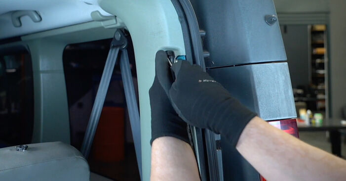 Schimbare Amortizor Portbagaj Vivaro X82 1.6 CDTI 2016: manualele de atelier gratuite