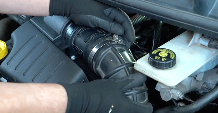 A substituição do Filtro de Ar no OPEL Vivaro A Camião de plataforma / Chassis (X83) 2.5 CDTI 2001 não é mais um problema com o nosso tutorial passo a passo.