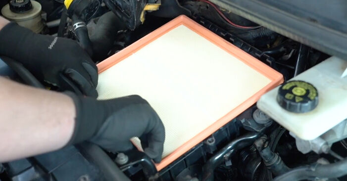 Ile czasu zajmuje wymiana: Filtr powietrza w VAUXHALL VIVARO Platform/Chassis (E7) 2.0 16V 2011 - pouczająca instrukcja w formacie PDF