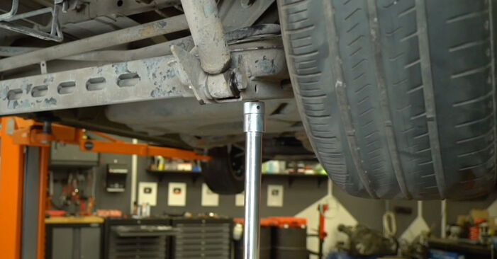 Cum să mentenanța Arc spirala OPEL Vivaro A Van (X83) 2.0 CDTI (F7) 2002 – manualele pas cu pas și ghidurile video