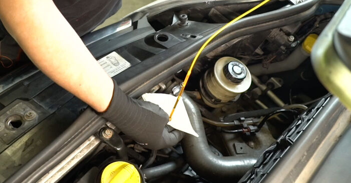 OPEL VIVARO Olejovy filtr návod na výměnu, krok po kroku.