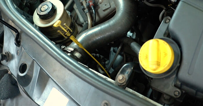 VAUXHALL Movano Mk I (A) Combi (X70) 2.5 CDTI (JD) 1999 Olajszűrő csere – minden lépést tartalmazó leírások és videó-útmutatók