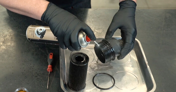 Udskiftning af Oliefilter på VAUXHALL VIVARO ved gør-det-selv indsats