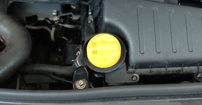 Hvordan man fjerner VAUXHALL VIVARO Oliefilter - nem at følge online instruktioner