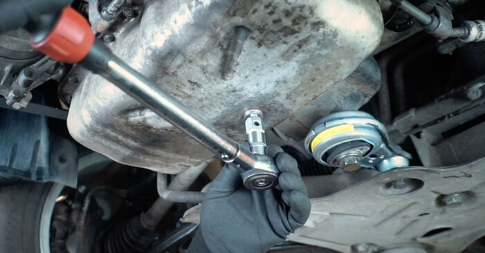 Hoe Oliefilter VAUXHALL VIVARO Box (F7) 2001 vervangen – gratis pdf- en videohandleidingen